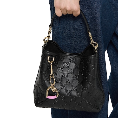 พวงกุญแจรูปหัวใจ Panda-shaped keychain