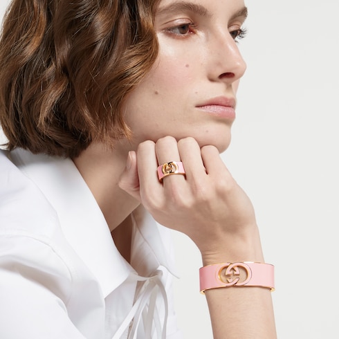 Gucci Interlocking系列珐琅戒指
