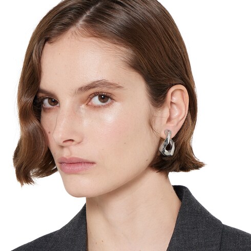 قرط Gucci Signature فردي مزيّن بنقش