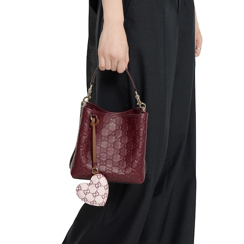 Adorno para bolso con forma de corazón