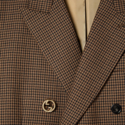 Chaqueta con pata de gallo y botonadura doble