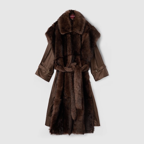 Cappotto in morbido shearling con vello con cintura