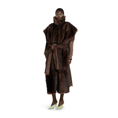 Cappotto in morbido shearling con vello con cintura