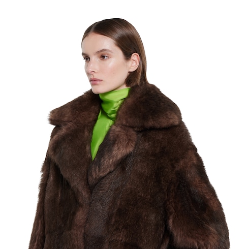 Caban en shearling à poils longs doux