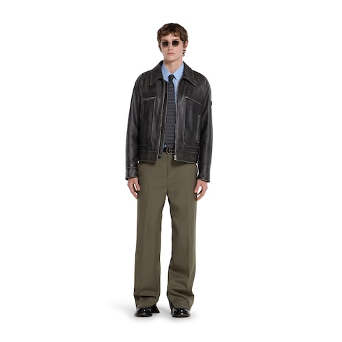 Hose aus Wollgabardine mit Stickerei