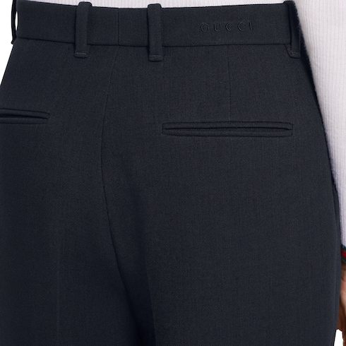 Pantalon en crêpe de laine légère avec broderie