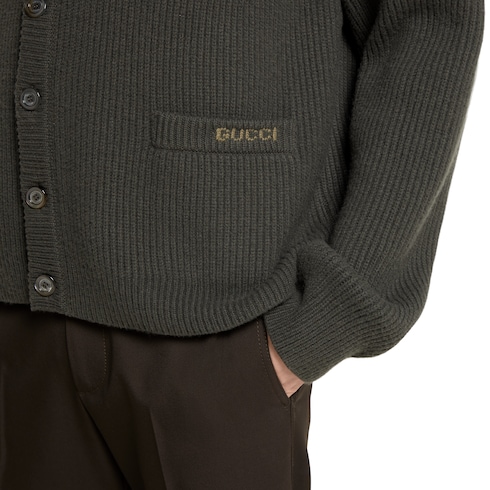 Cardigan aus Woll- und Kaschmir-Rippstrick 