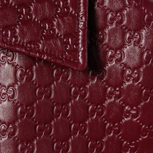 Chaqueta de piel con GG en relieve de tamaño grande