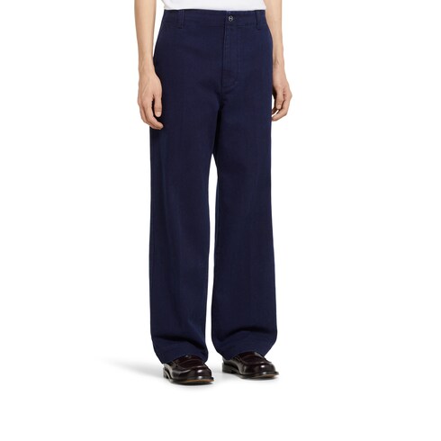 Hose aus Denim mit Waschung und geprägtem Etikett