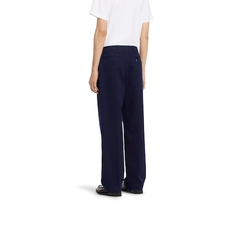 Pantalon en denim délavé avec étiquette en relief