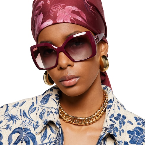 Sonnenbrille mit eckigem Rahmen