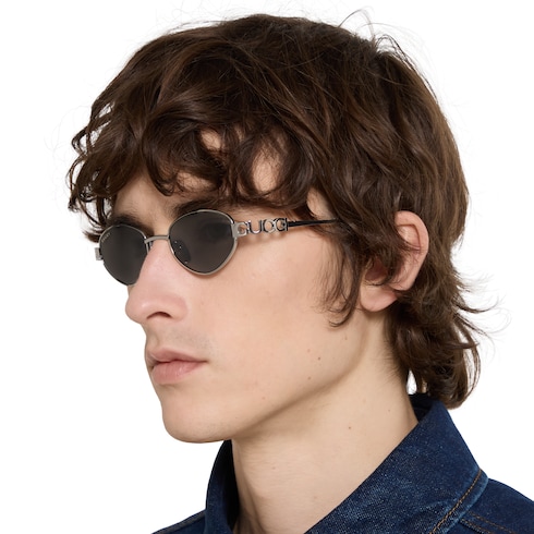 Sonnenbrille mit ovalem Rahmen