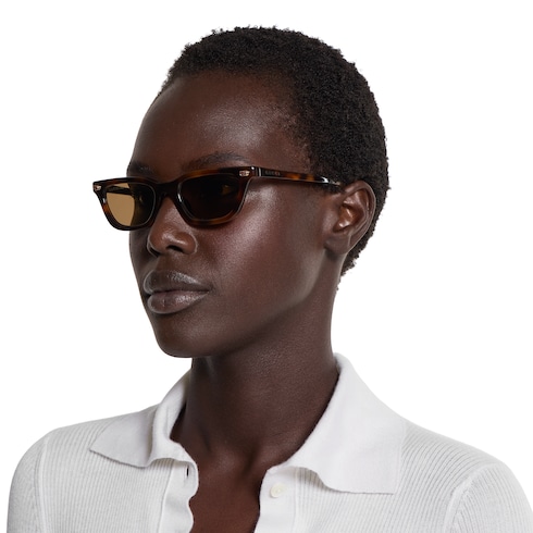 Cat eye frame sunglasses