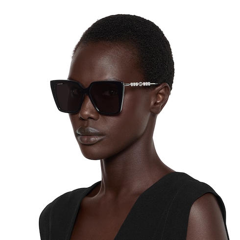 Sonnenbrille mit eckigem Rahmen