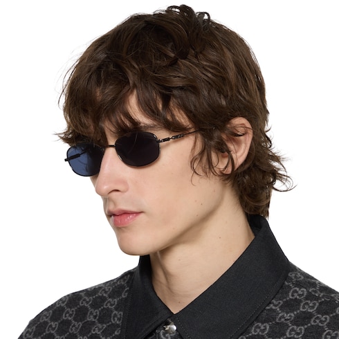 Oval frame sunglasses