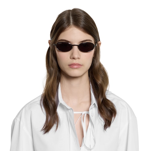 Oval frame sunglasses