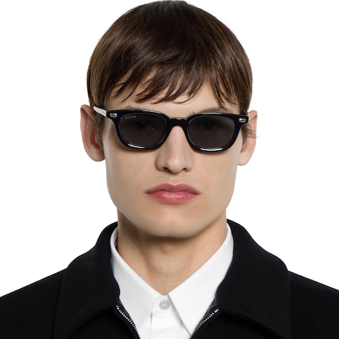 Gafas de sol con marco ovalado
