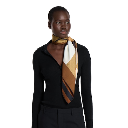 Carré en jacquard de soie à imprimé