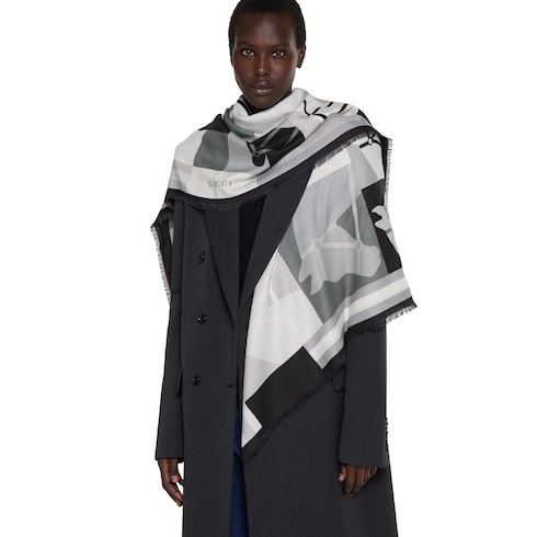 Chal de lana con motivo ecuestre