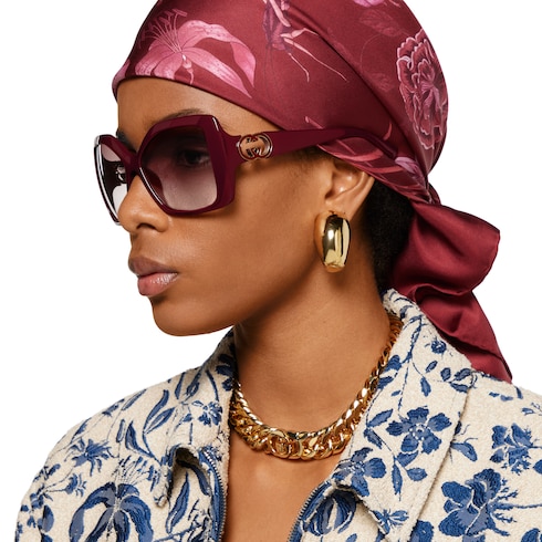 Sonnenbrille mit eckigem Rahmen