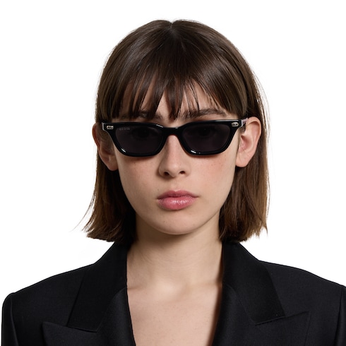 Cat eye frame sunglasses