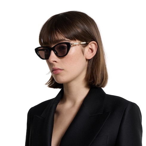 Cat eye frame sunglasses