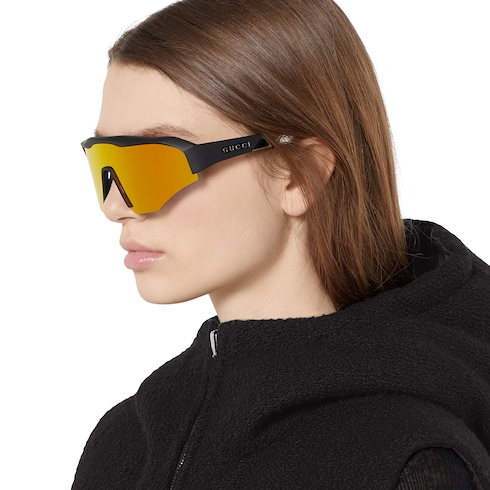 Lunettes de soleil en forme de masque