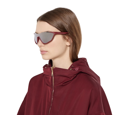 Sonnenbrille in Maskenform