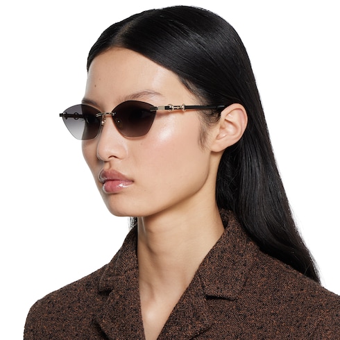Cat eye frame sunglasses