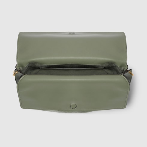 Große Schultertasche mit Kette