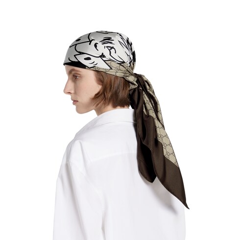 Carré in seta con stampa del progetto 90 x 90