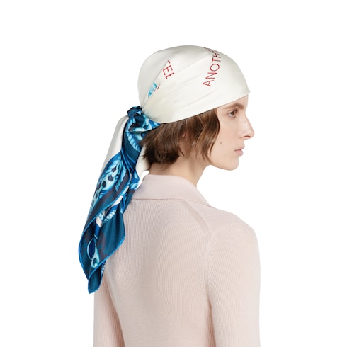 Pañuelo cuadrado seda motivo proyecto 90 x 90