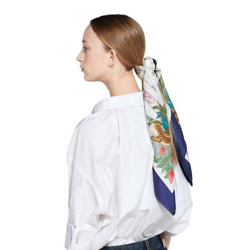 Pañuelo cuadrado seda motivo proyecto 90 x 90