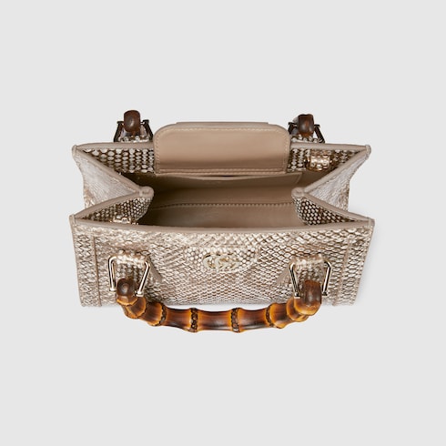 حقيبة اليد الواسعة Gucci Diana صغيرة الحجم من جلد أفعى البايثون