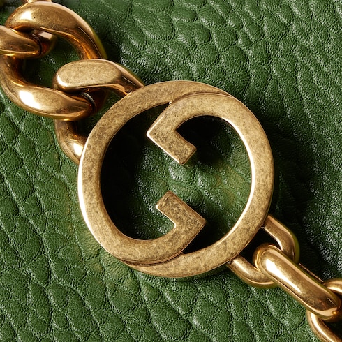 Große Schultertasche mit Kette