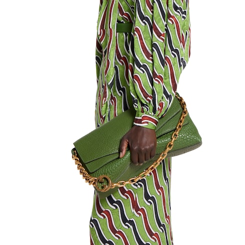 Große Schultertasche mit Kette