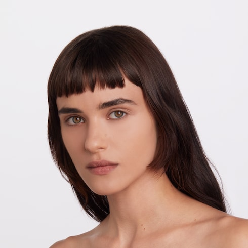 220W, тональная основа Éternité de Beauté с SPF, онлайн-эксклюзив