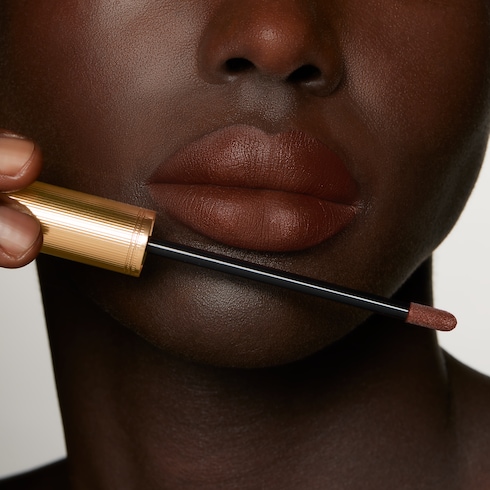 124 Emilie Brown, Rouge à Lèvres Liquide Mat