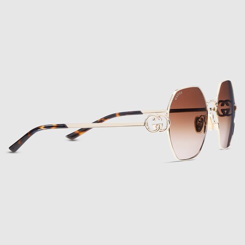 Gafas de sol con marco ovalado