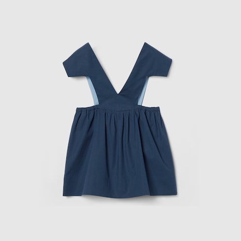 Babykleid aus Baumwolle mit Stickerei