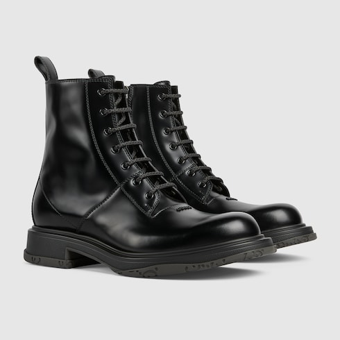 Men's lace-up boot with tonal logo