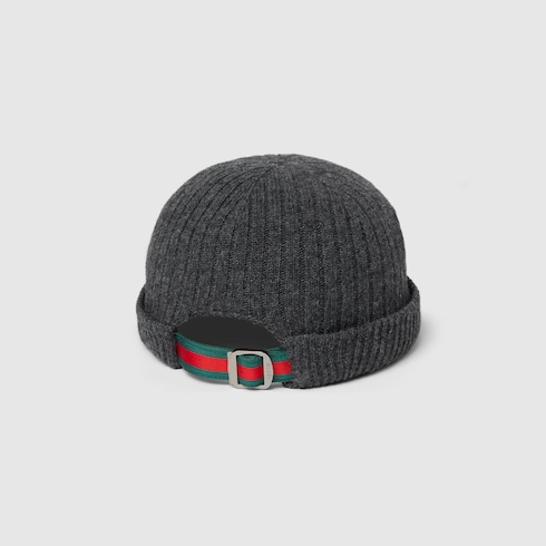 Bonnet en maille de laine côtelée