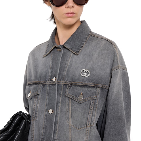 Interlocking G brooch with crystals