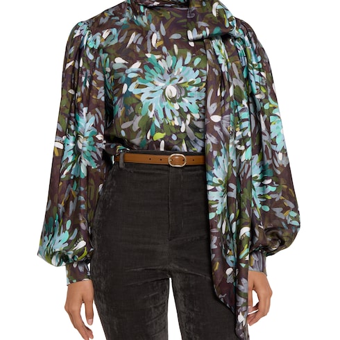 Thin belt with oval buckle