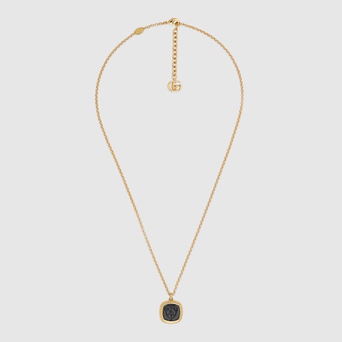 Collar con colgante insignia Gucci