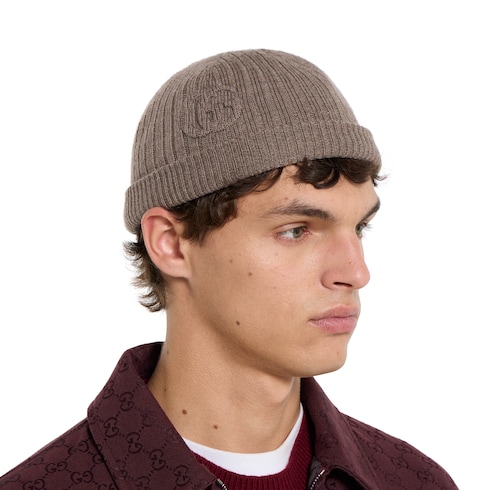 Bonnet en maille de laine côtelée