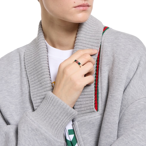 Anillo con detalle de tribanda Web