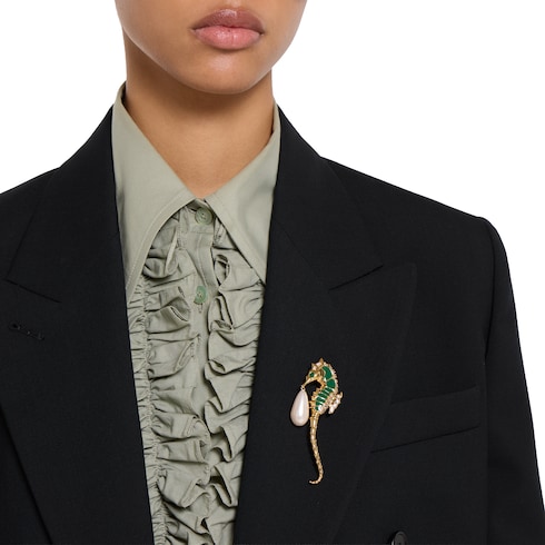 Seahorse-shaped brooch with pearl