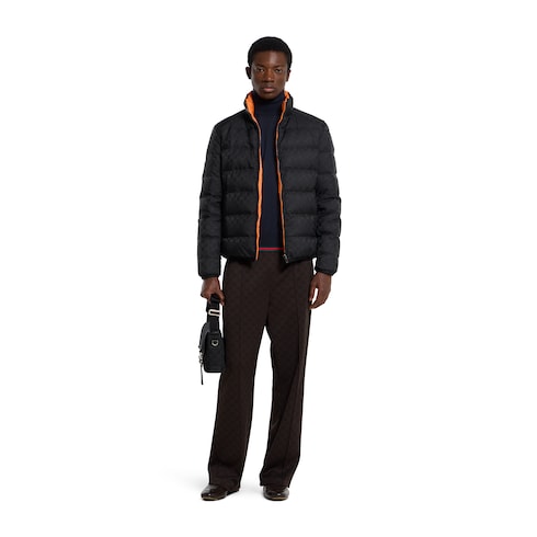 كنزة بياقة عالية من الصوف المحبوك الفاخر