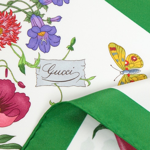 Foulard a rombo in twill di seta stampato